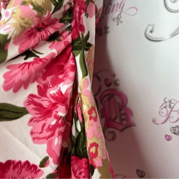 Floral y2k tank top with metal O ring back detail pink white green flowers - Picture 8 of 10